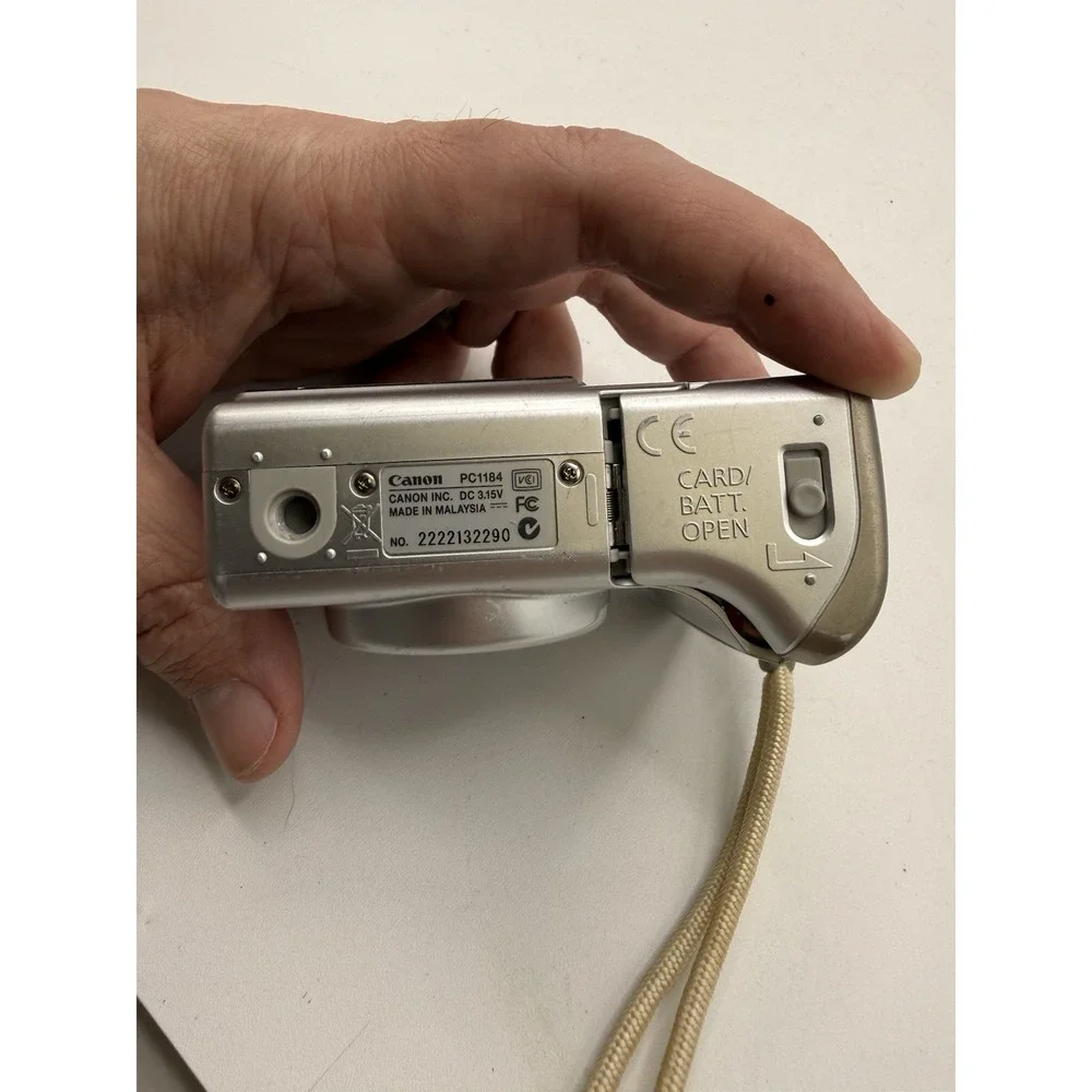 Canon PowerShot A530 5.0MP Compact Digital Camera For Parts or Repair Ships Fast